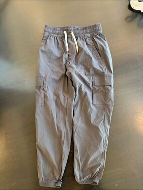 Vuori Men's Cargo Joggers in Gray with Drawstring